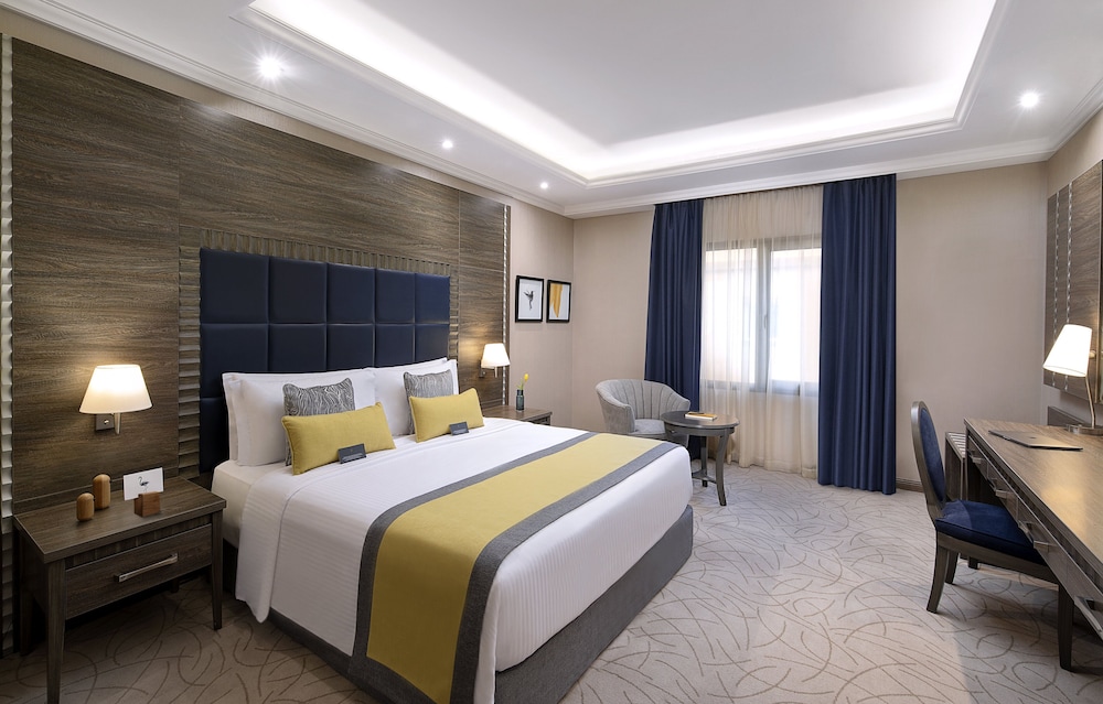 Deluxe Room, 1 King Bed, Smoking (Windowless)
