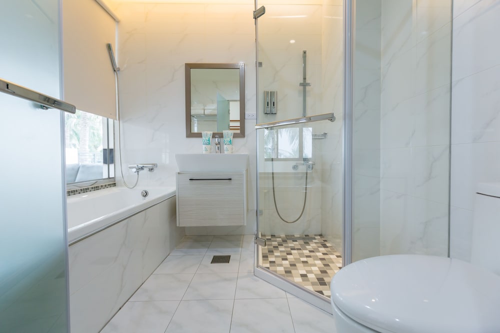 Sea View VIP Deluxe Quad Room photo 3