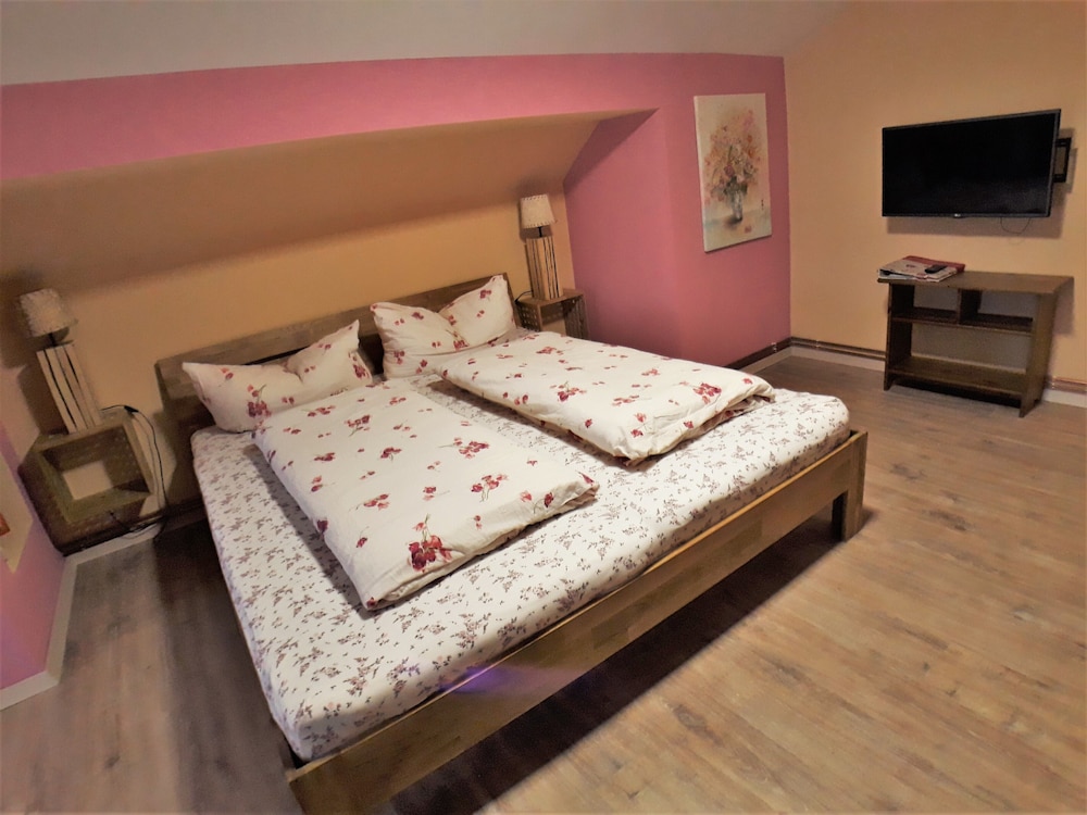 Romantic Studio, 1 Bedroom, Patio, Mountain View photo 2