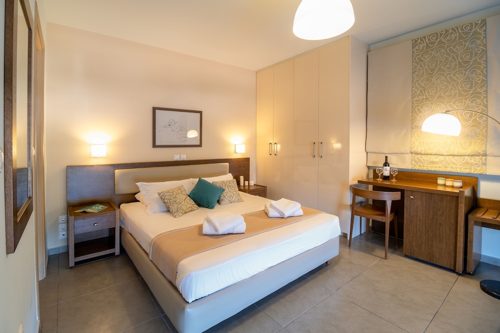 Honeymoon Suite, 1 Bedroom, Hot Tub, Sea View (Pasithea)