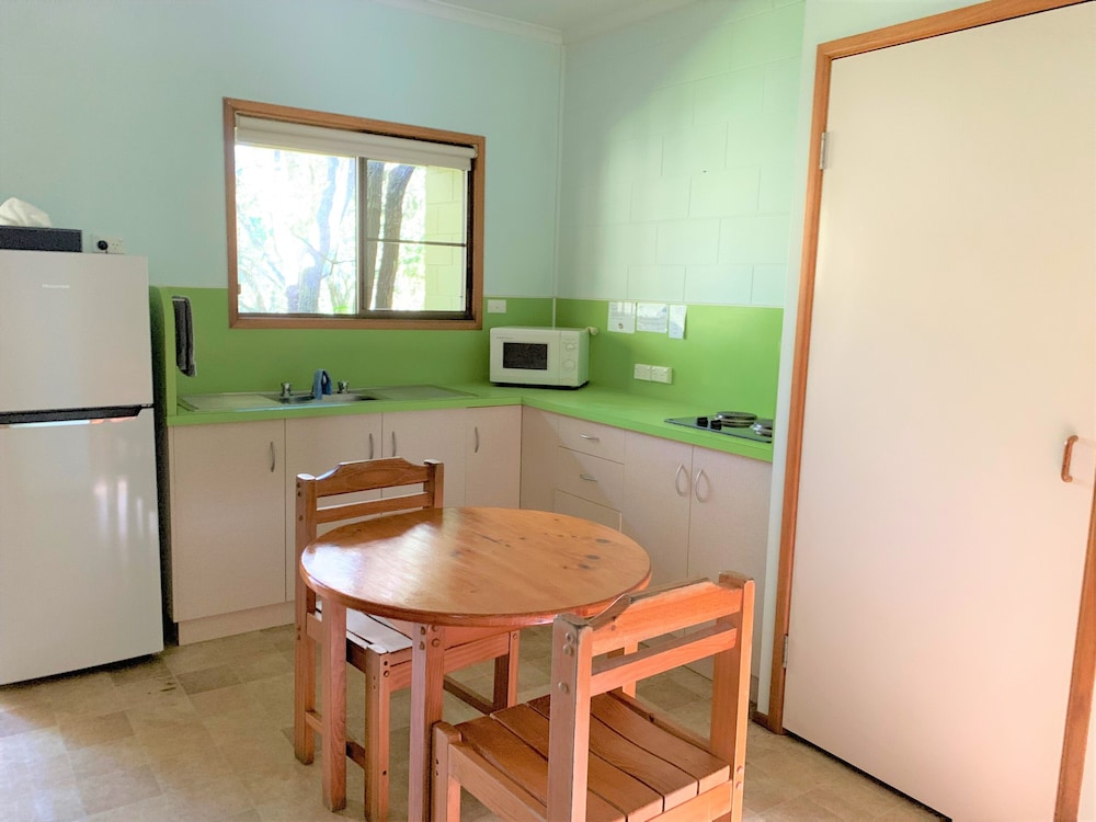 Standard Suite, 1 Bedroom, Non Smoking, Kitchen (Cedar Lodge A) photo 2
