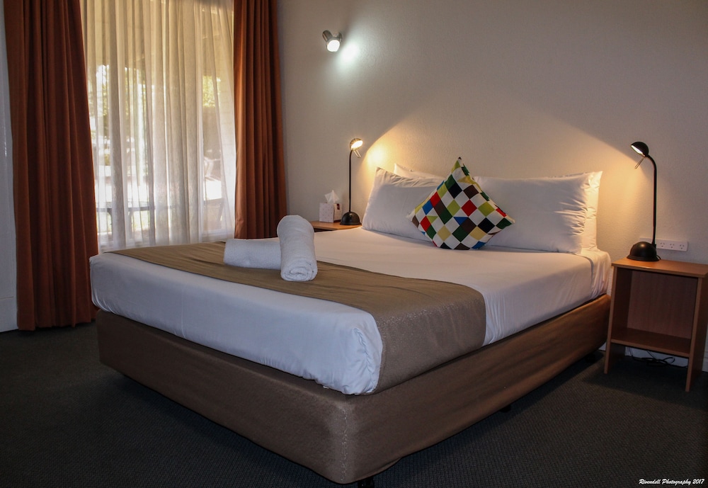 Queen Room photo 1