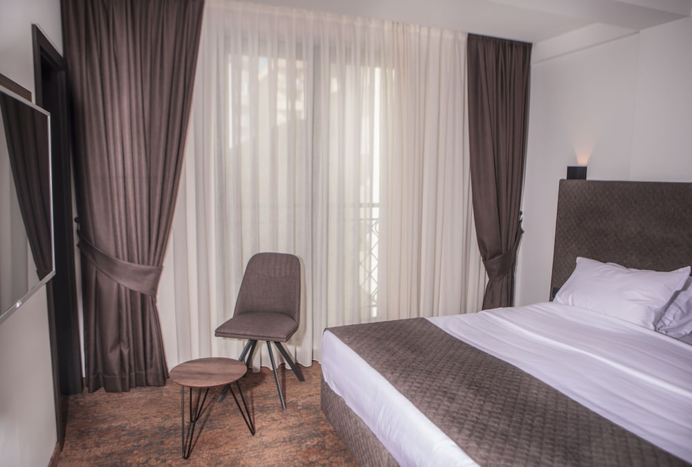 Deluxe Single Room, 1 Queen Bed, Non Smoking, Garden View photo 2