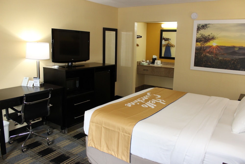 Standard Room, 1 King Bed - Photo 3