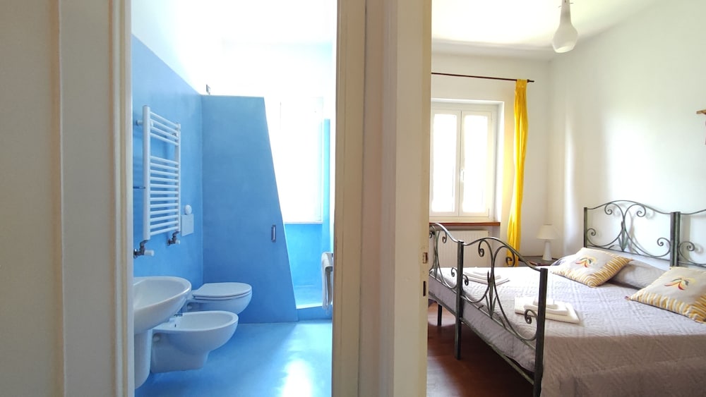 Basic Double or Twin Room, Non Smoking, Hill View photo 3