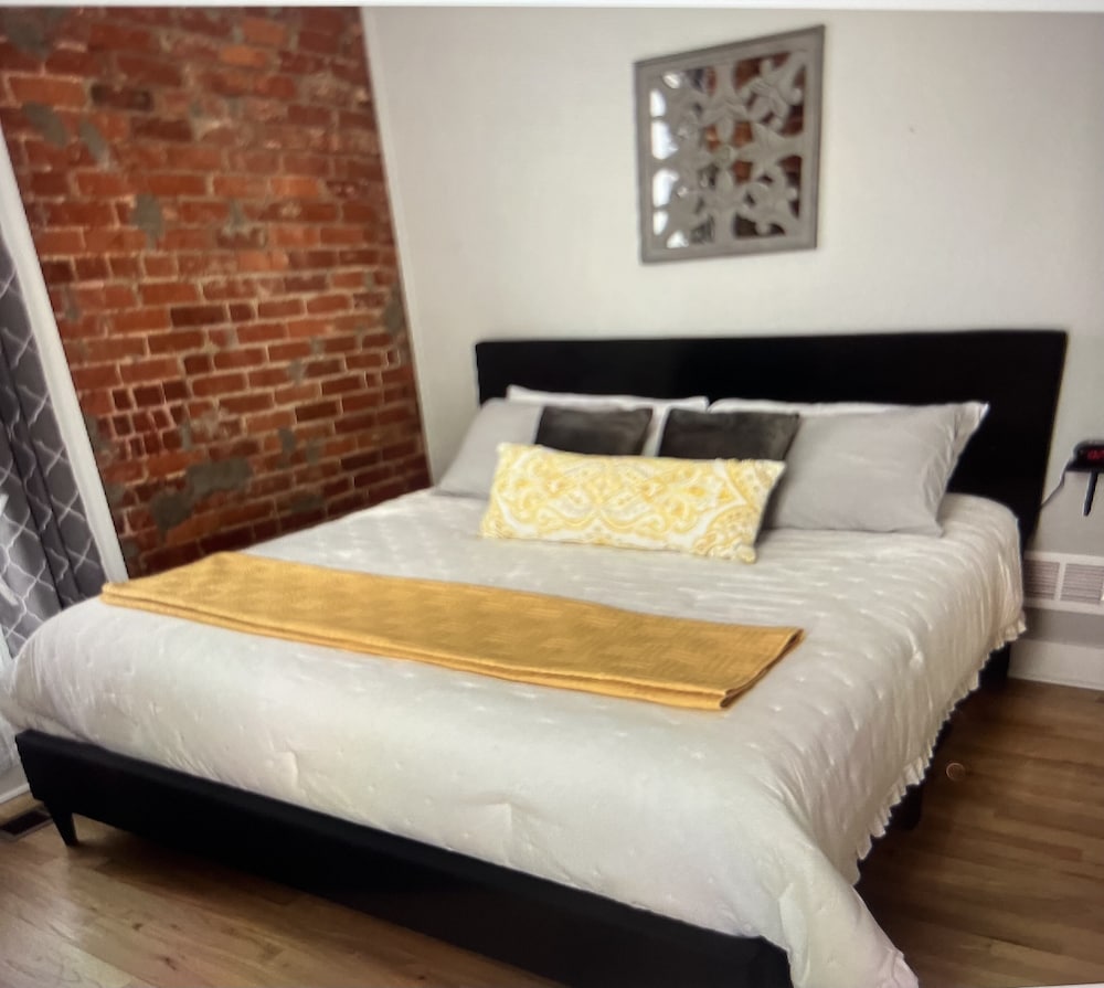 Suite 2 photo 1
