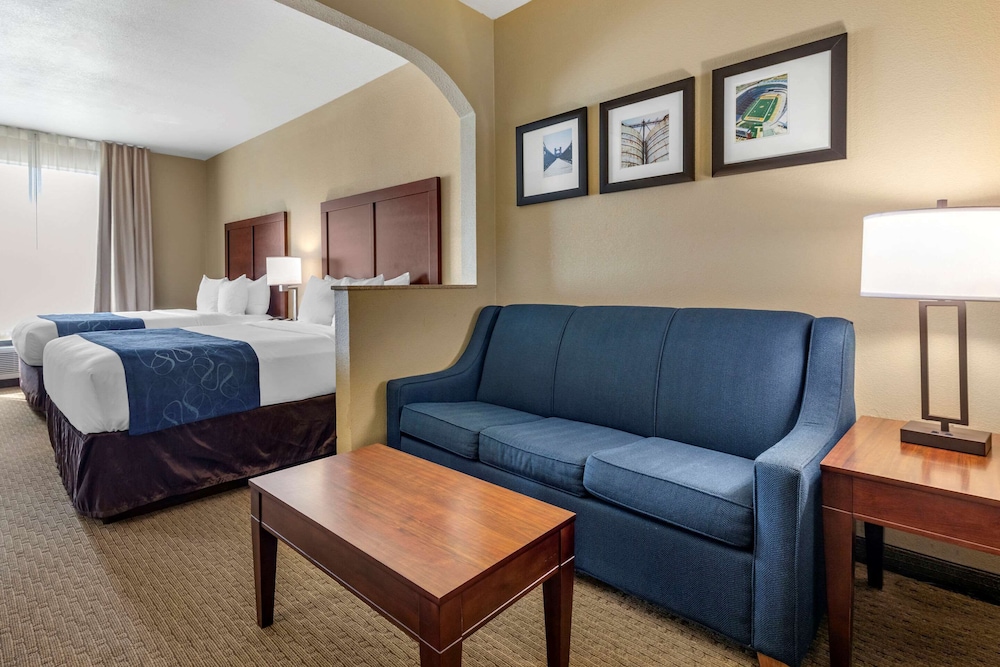 Suite, Multiple Beds, Non Smoking - Photo 1