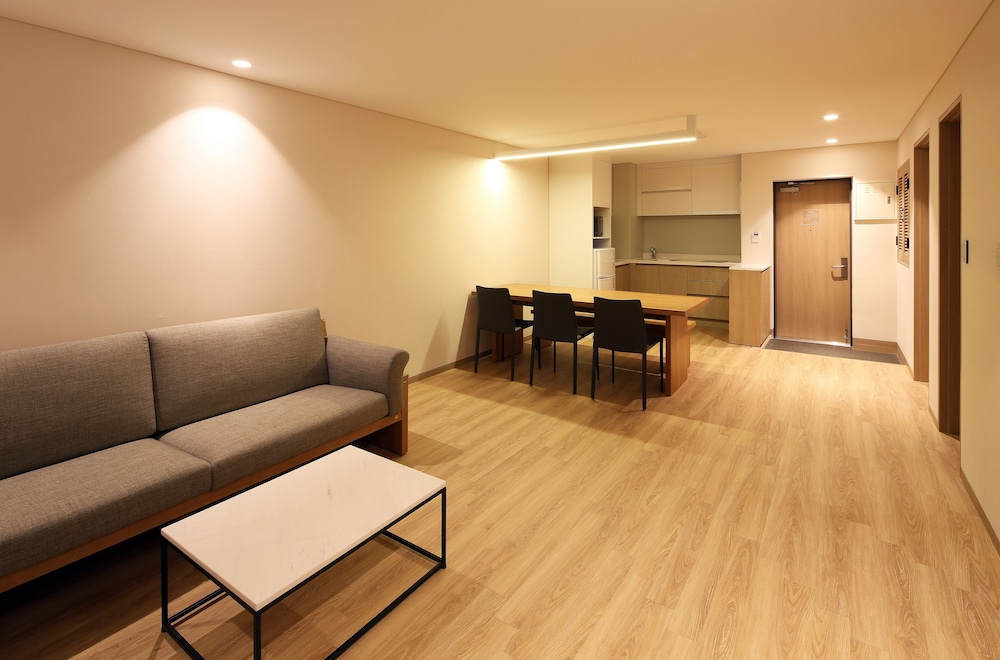 Room (26 PY) photo 3