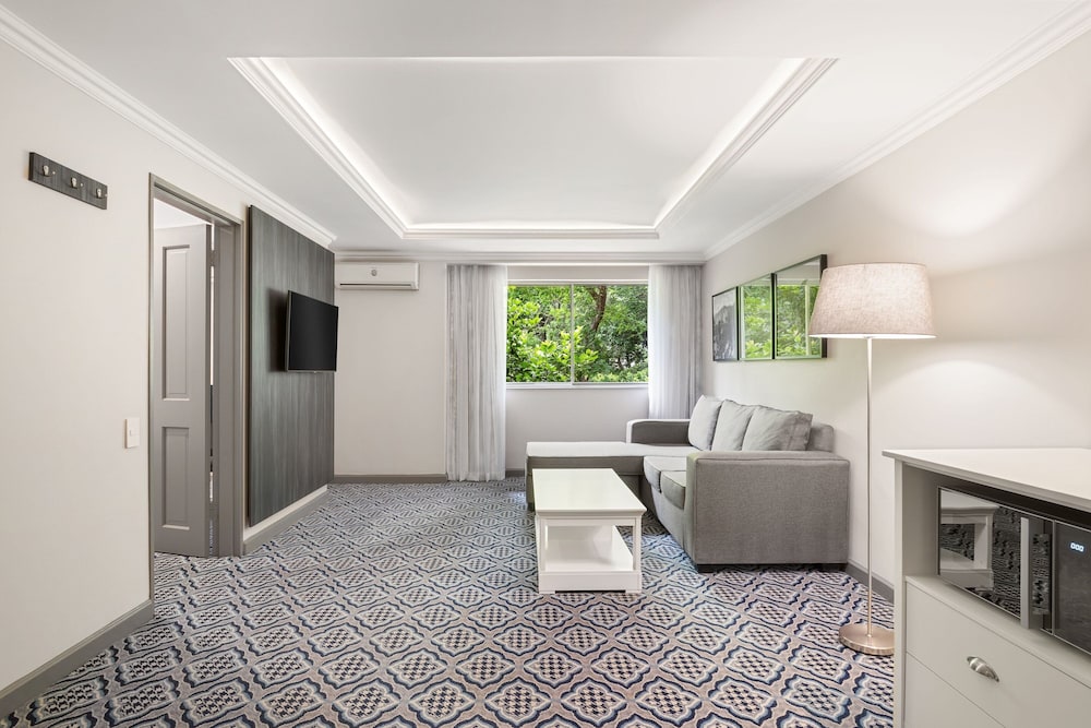 Suite, 1 Bedroom photo 2