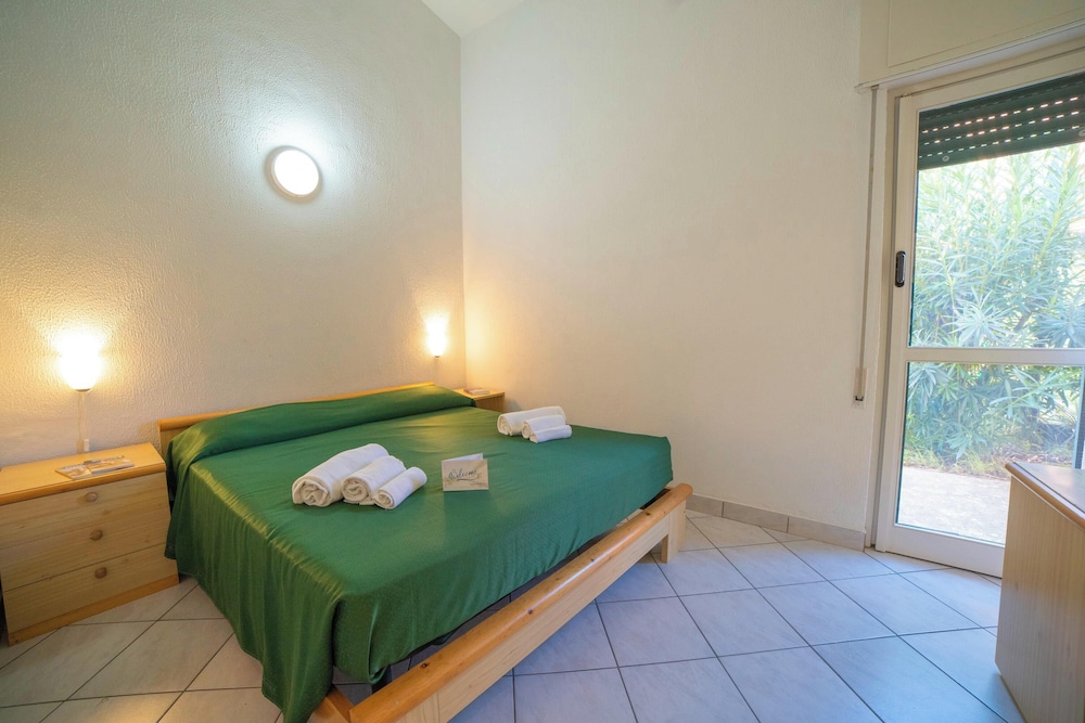 Family Villa, Multiple Bedrooms, 2 Bathrooms, Sea Facing (Villa 1 Sunset with Pool onSeashore)