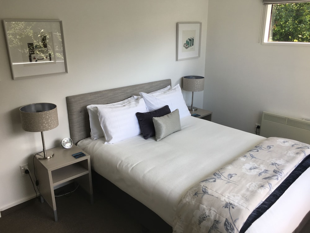Large 1 Bedroom Apartment