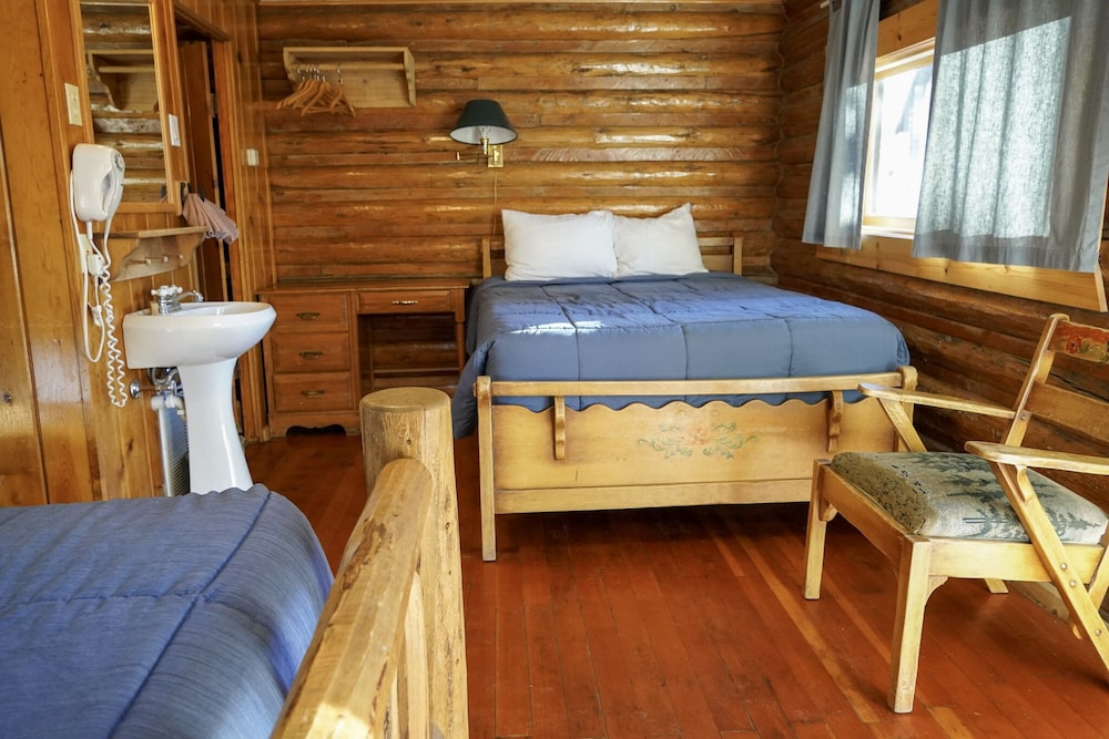 Cabin, Multiple Beds