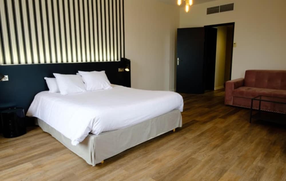 Junior Suite, 1 King Bed, Non Smoking (Twin bed on request;with Sofabed)