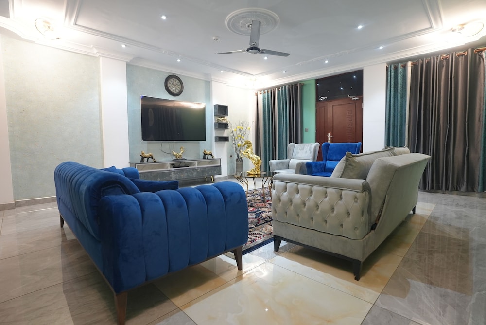 Executive Apartment, 3 Bedrooms, Non Smoking, Pool View photo 2