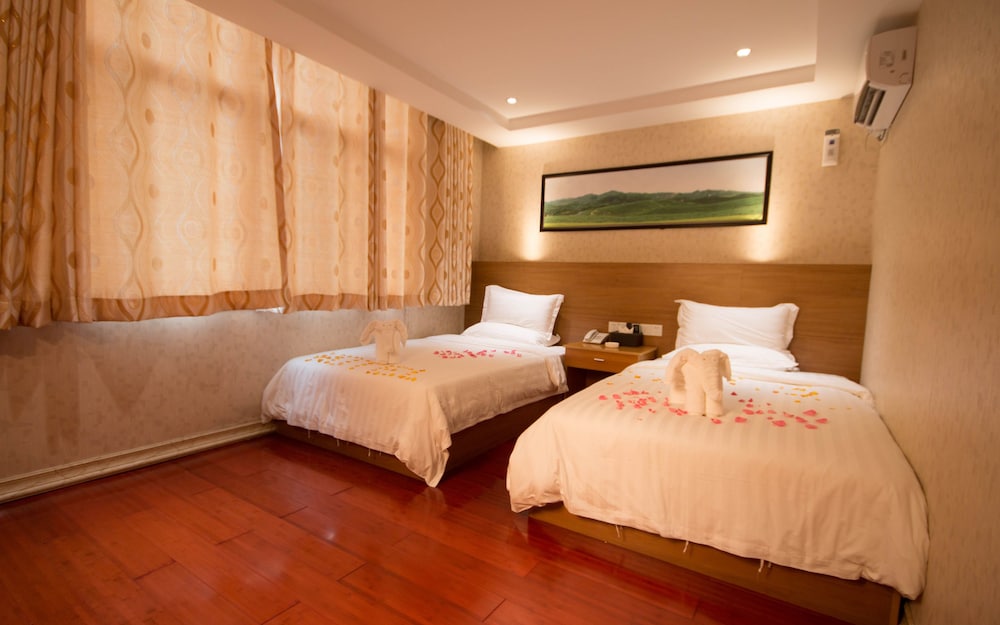 Deluxe Twin Room, with Window photo 3
