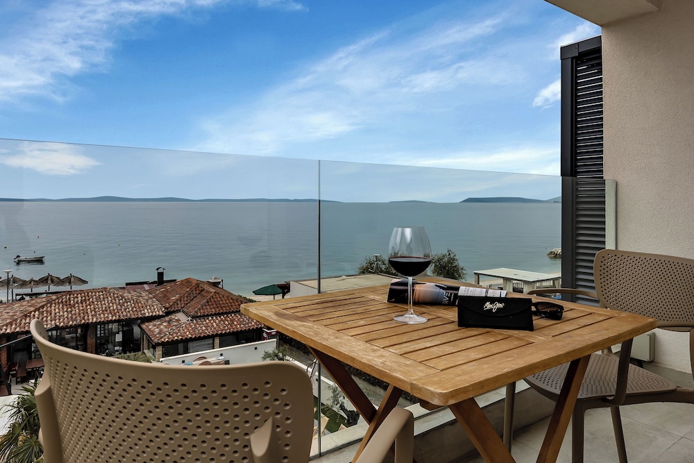 Double Room With Sea/Pool View - Photo 9