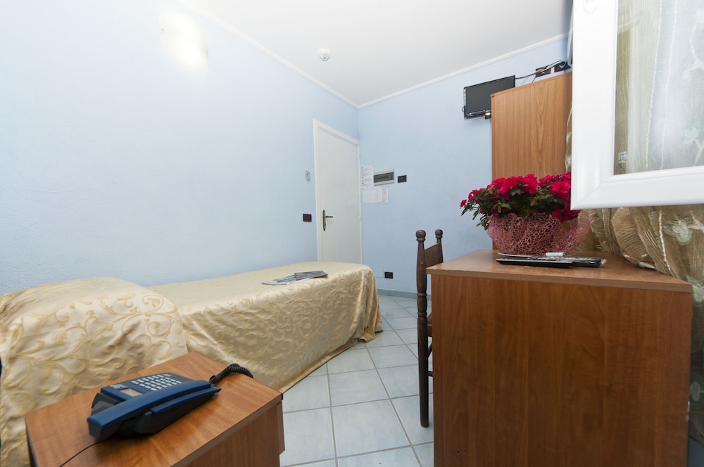Single Room photo 3
