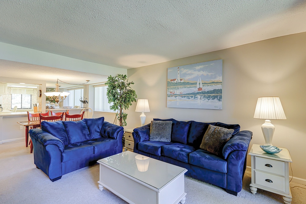 Condo, 2 Bedrooms photo 1