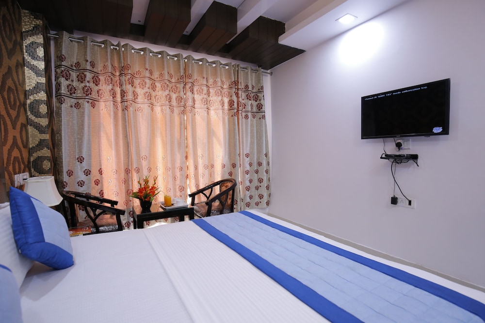 Premium Room, 1 King Bed - Photo 17