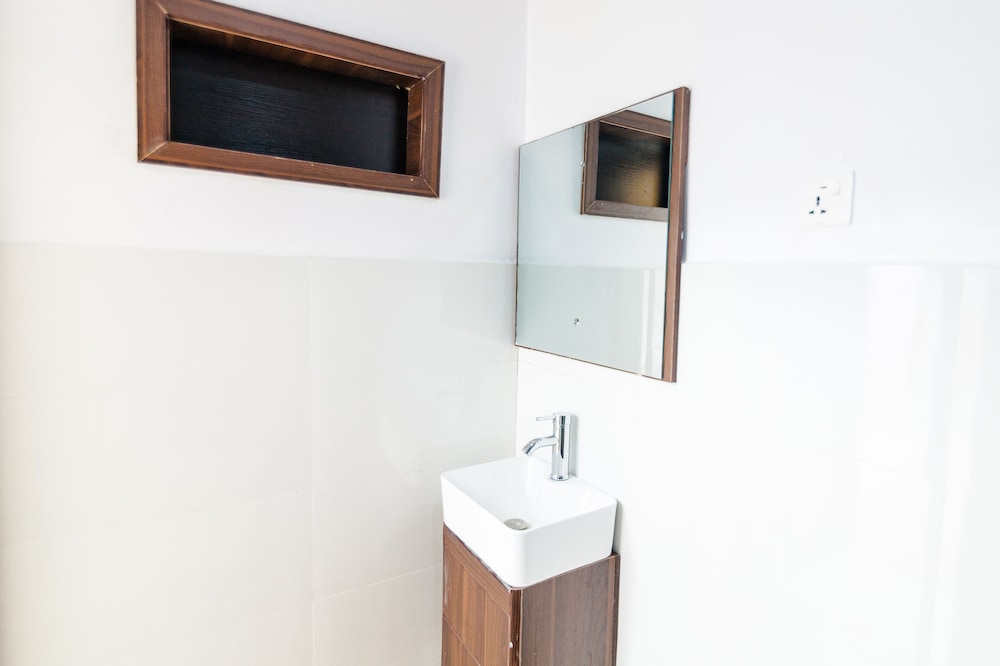 Deluxe Room - Photo 5