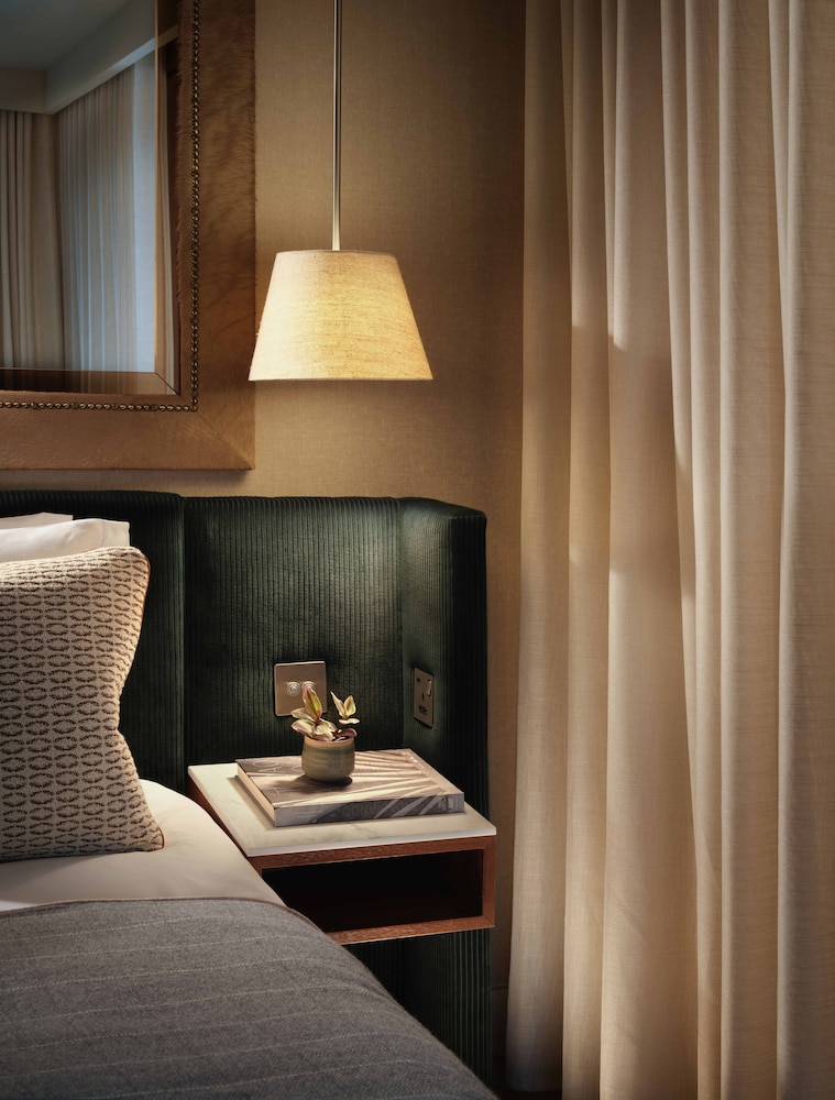 Studio King Suite photo 2