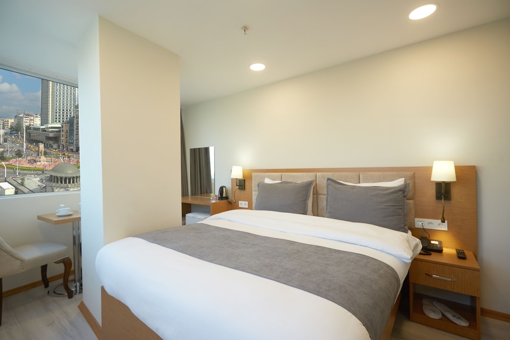 Superior Double or Twin Room photo 3