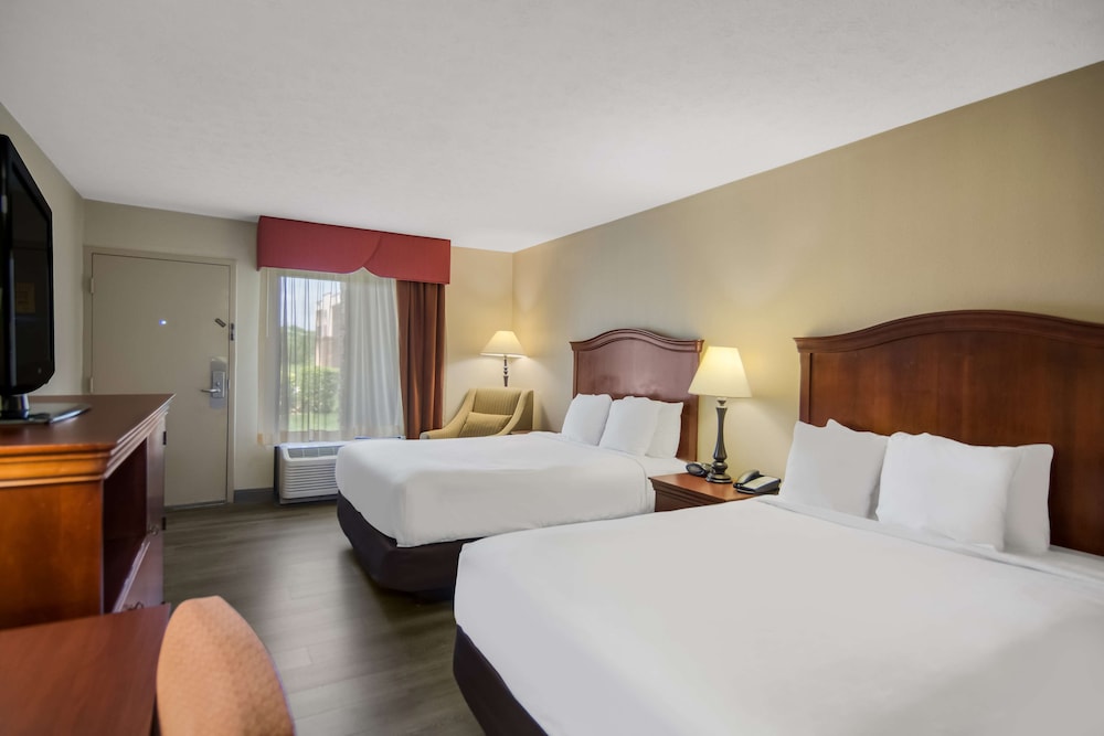 Standard Room, 2 Queen Beds, Smoking, Refrigerator & Microwave photo 1