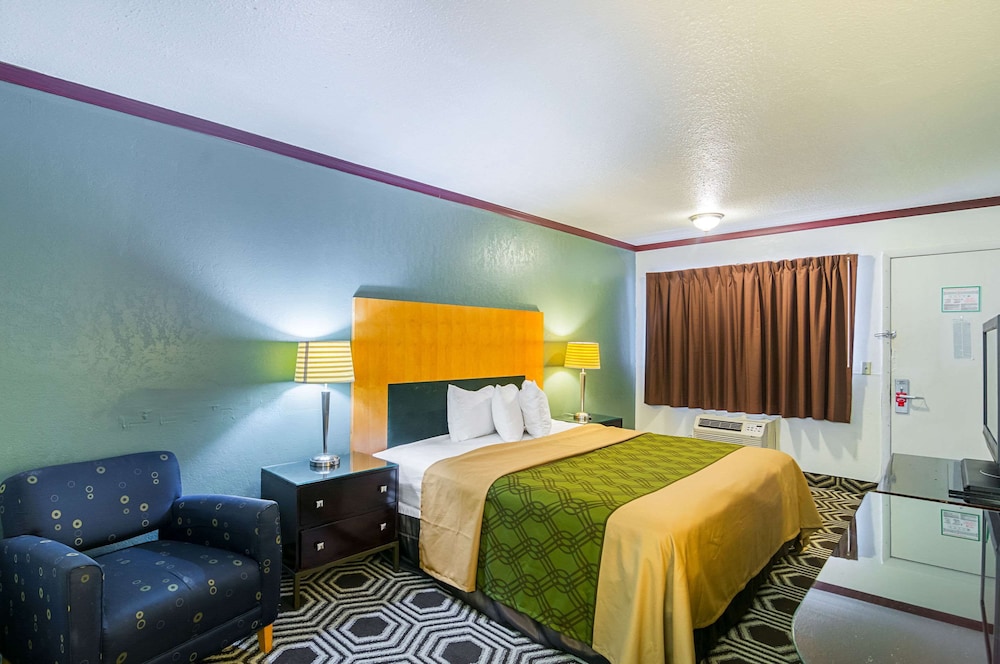 Room, 1 Double Bed, Non Smoking - Photo 6