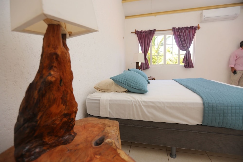 Luxury House, 3 Bedrooms, Canal View, Oceanfront photo 1