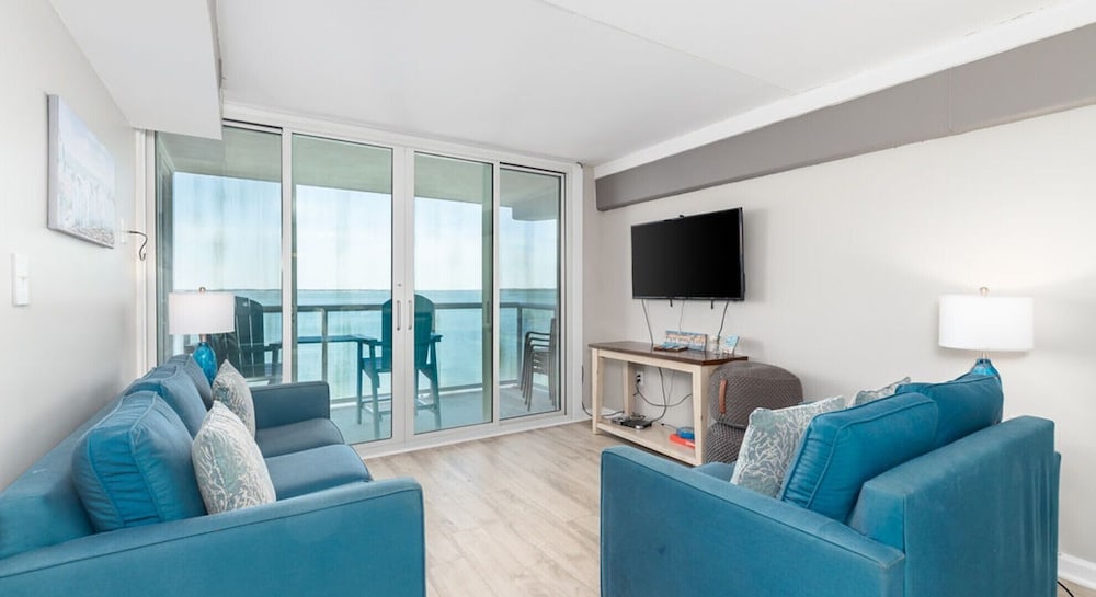 Premium Condo, Balcony, Bay View