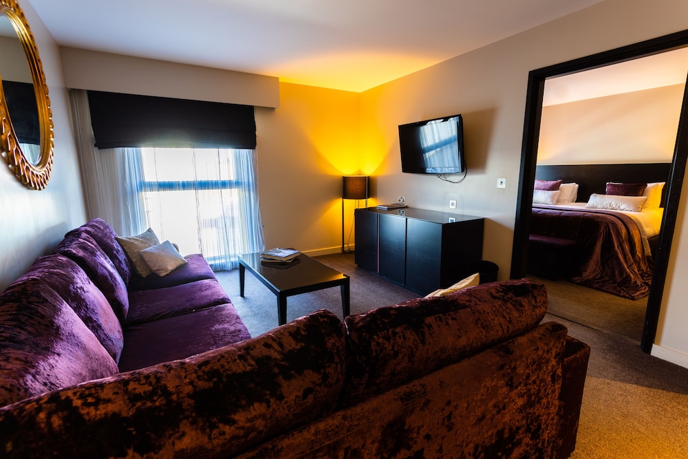 Suite - Photo 2