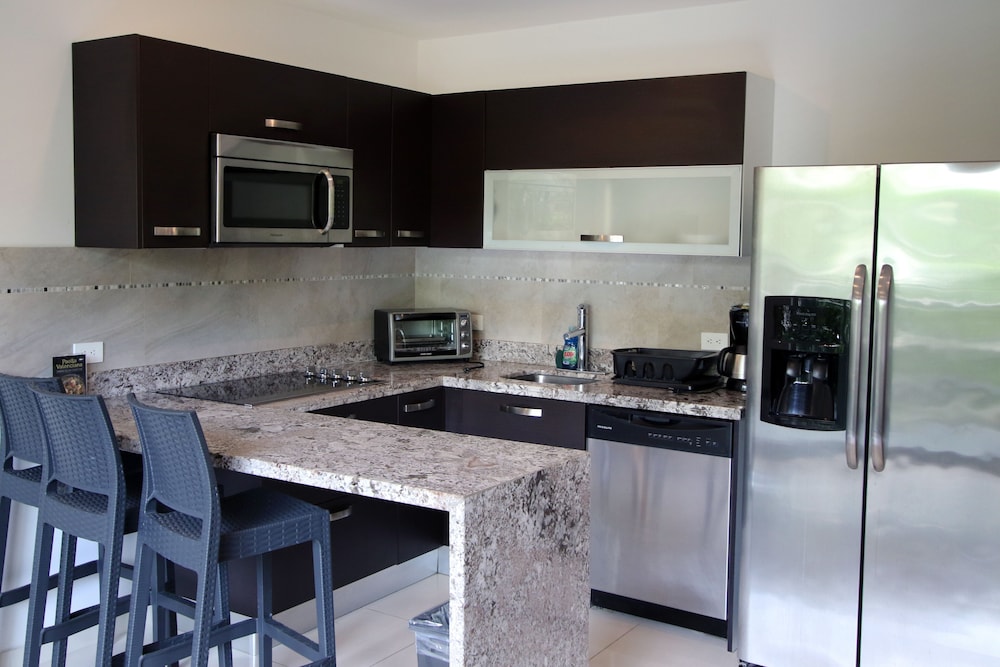 1BR GRAND SUITE W/Kitchen, Plunge pool, Living room, 2 XL balconies photo 2