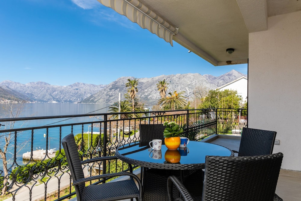 Apartment, 2 Bedrooms, Balcony, Sea View photo 1