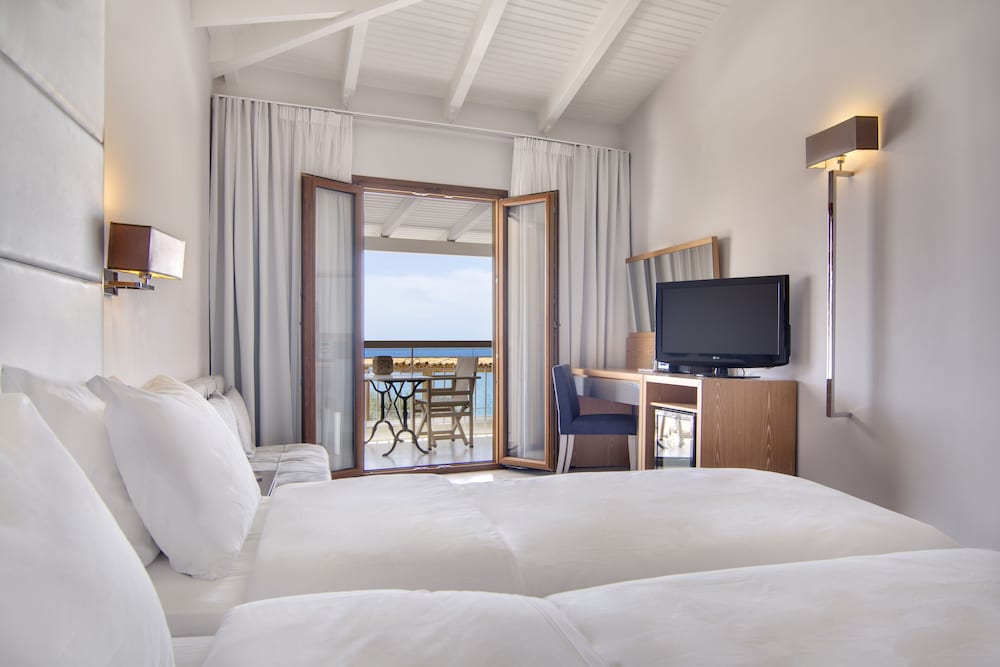 Superior Double Room with Balcony and Sea View - Photo 19