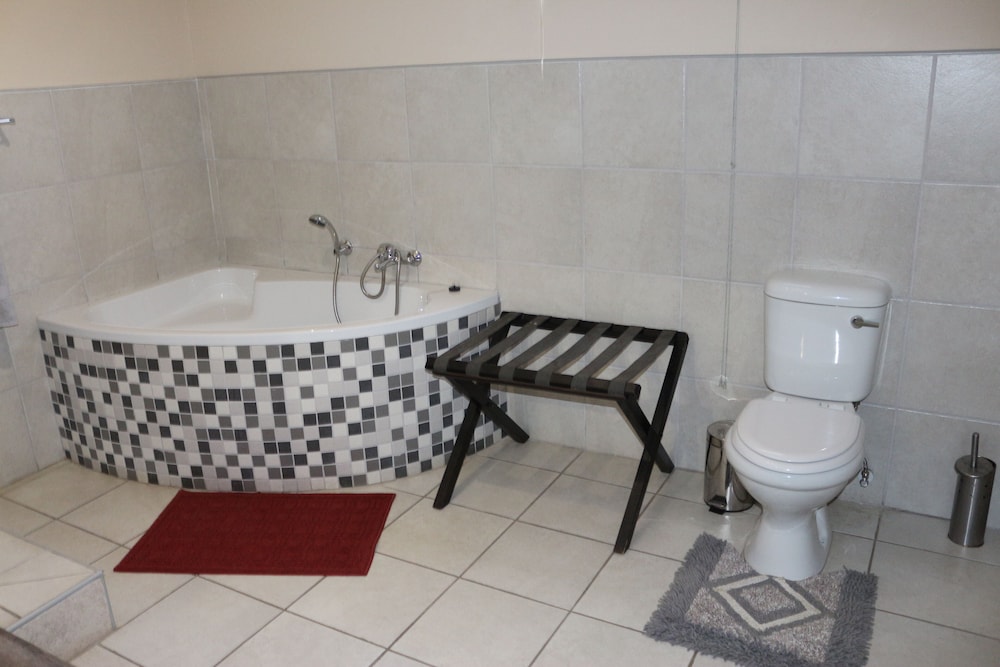 Luxury Twin Room, Ensuite photo 3
