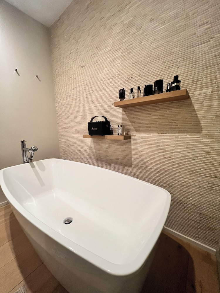La Petite For t Contemporary Apartment in Halle, Photo 4