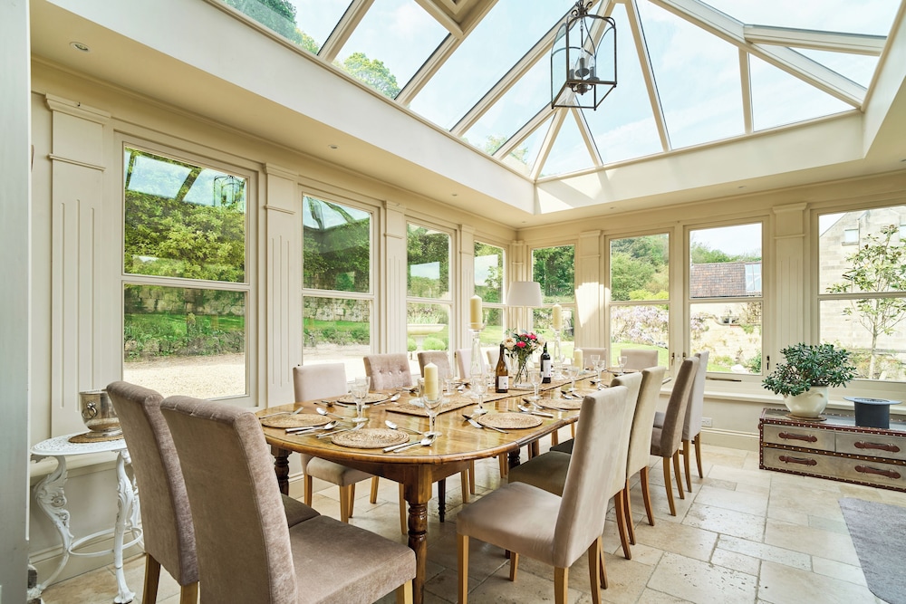 Deluxe House photo 1
