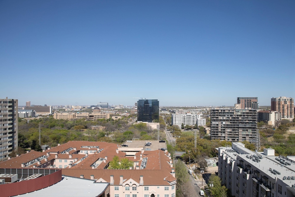 Club Room, 1 King Bed, City View - Photo 4