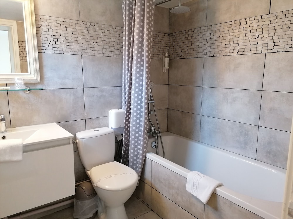 Triple Room, Bathtub photo 3