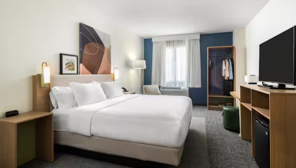 Room, 1 King Bed, Accessible (Hearing) - Photo 2
