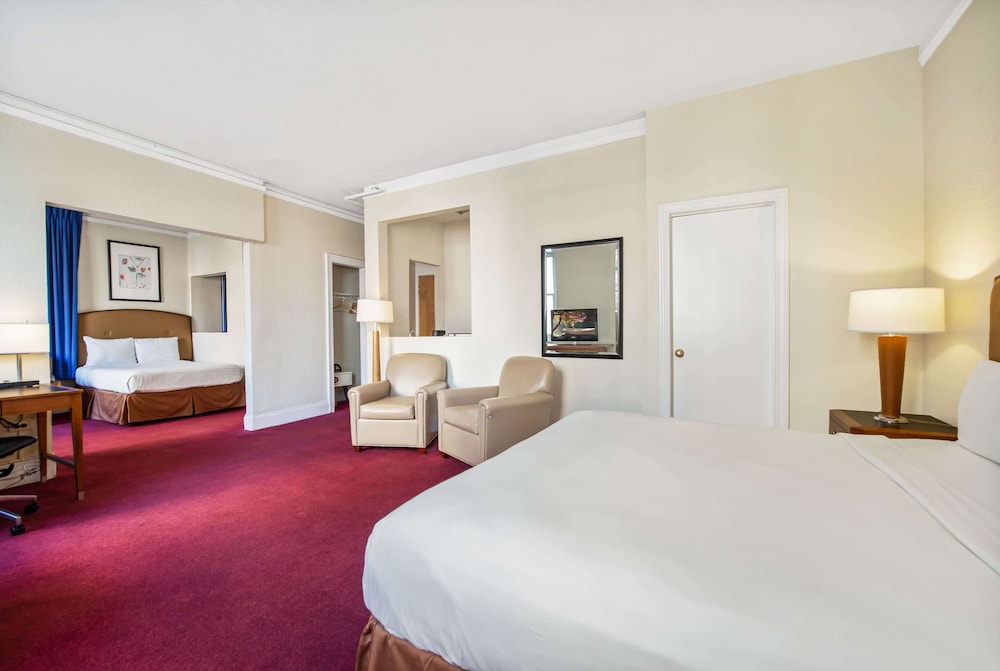 Suite, Multiple Beds, Non Smoking, Refrigerator & Microwave - Photo 8