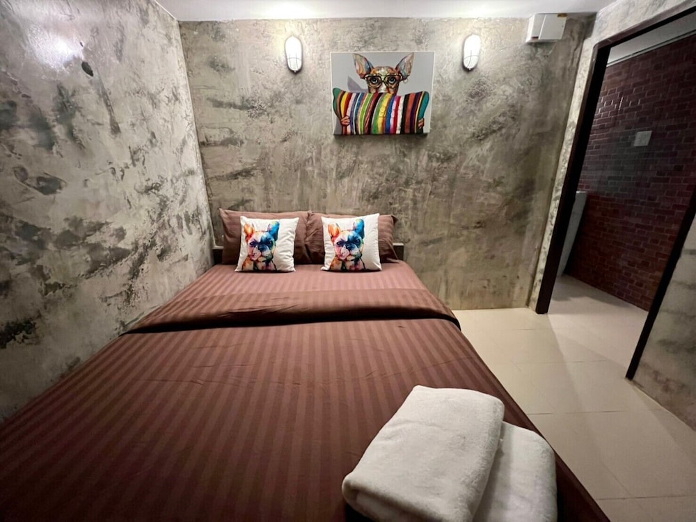 Basic Room, 1 Queen Bed - Photo 22