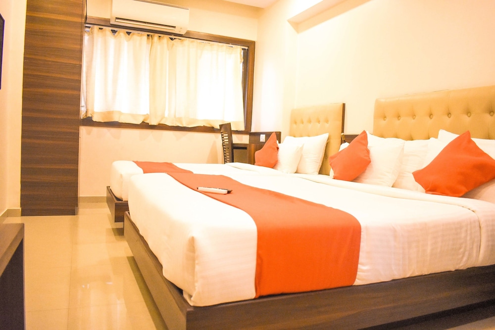 Superior Triple Bed Room - Photo 8