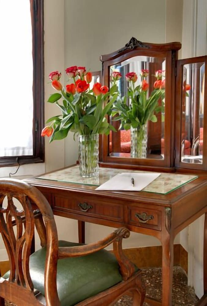 Single Room, 1 Twin Bed, Private Bathroom photo 2