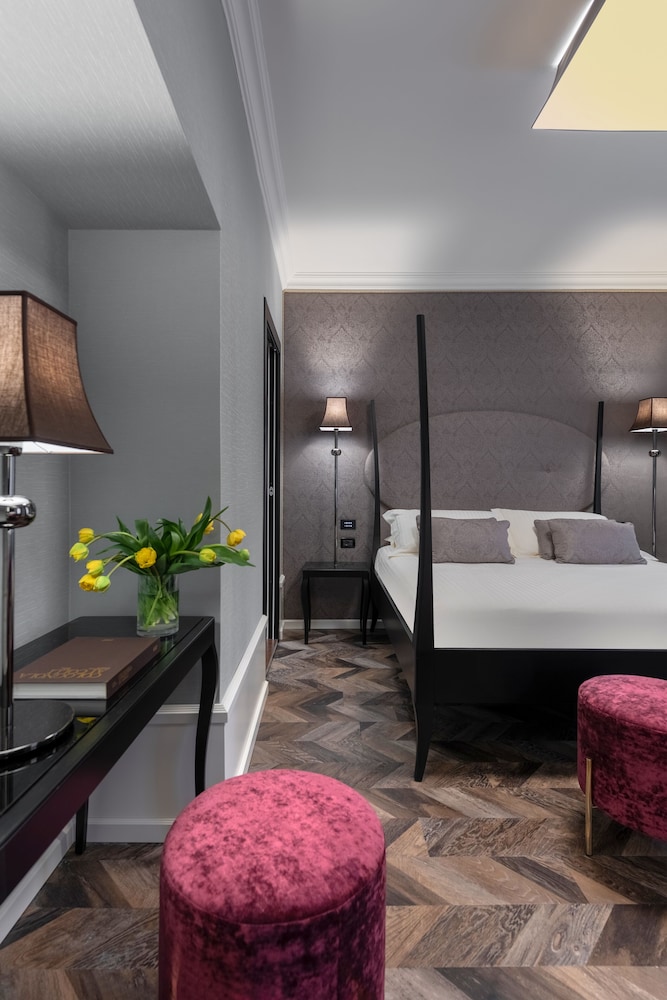 Deluxe Double Room - Photo 9