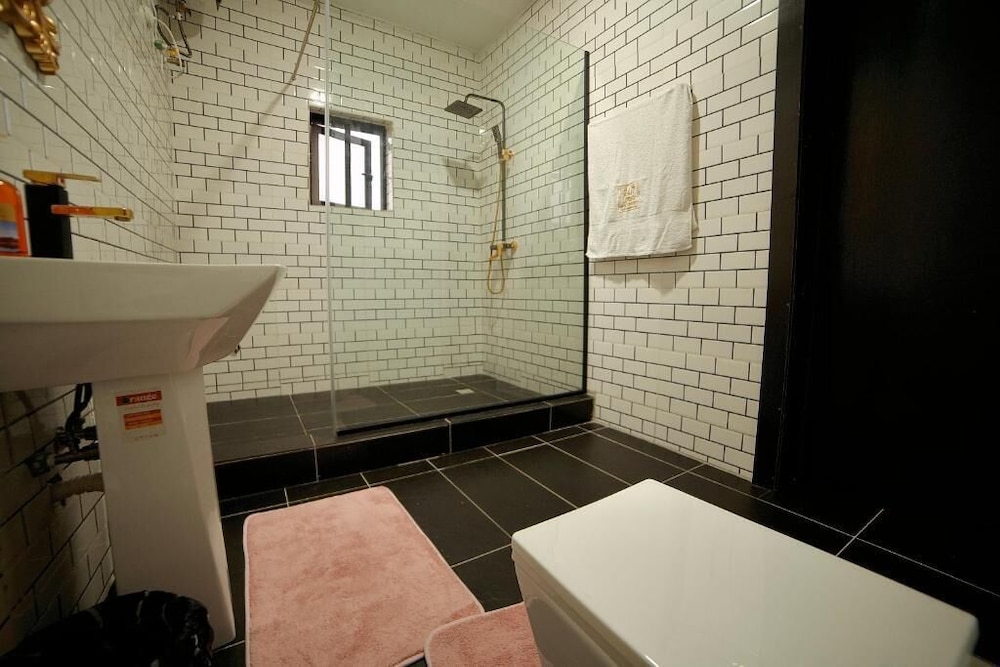 Deluxe Room - Photo 12