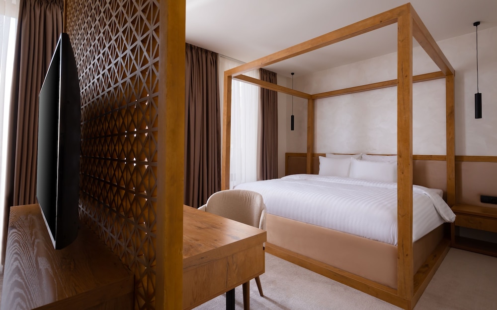 Deluxe Suite, 1 Double Bed, Balcony photo 1
