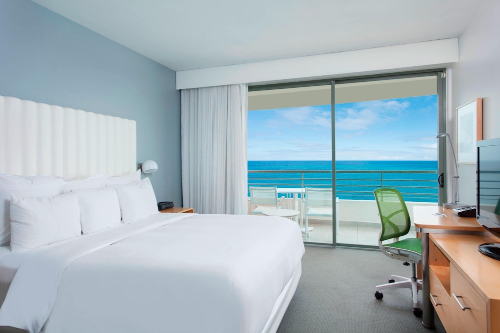 Suite, 1 Bedroom, Balcony, Oceanfront (Balcony, Ocean View) photo 2