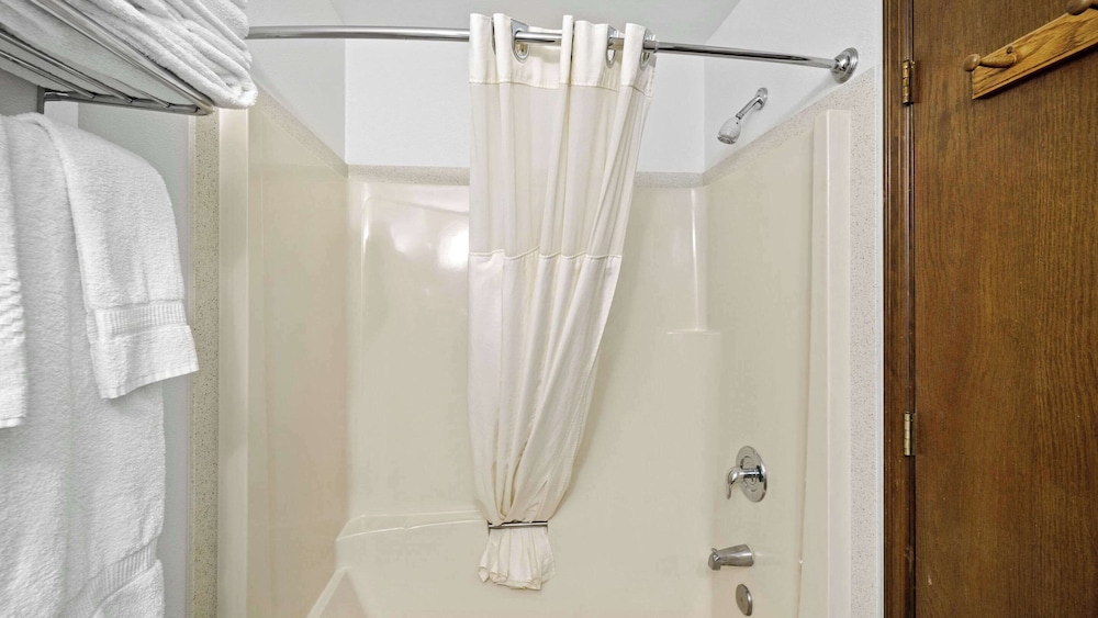 Room, 2 Queen Beds, Accessible, Non Smoking (Accessible Tub) - Photo 4