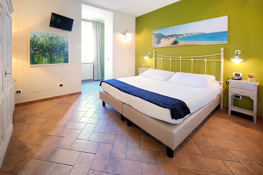 Deluxe Double Room (Classic) photo 2
